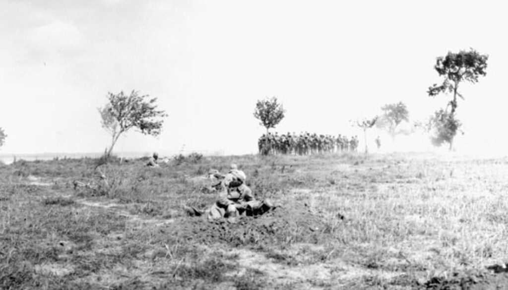 18_Canadians advancing. French troops in foreground. Battle of Amiens. August, 1918
